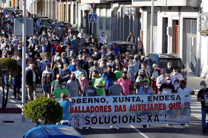 A veci&ntilde;anza das Pontes solicitando unha Transici&oacute;n Xusta