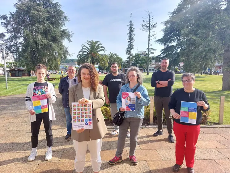 Membros da candidatura presentan o programa de goberno.