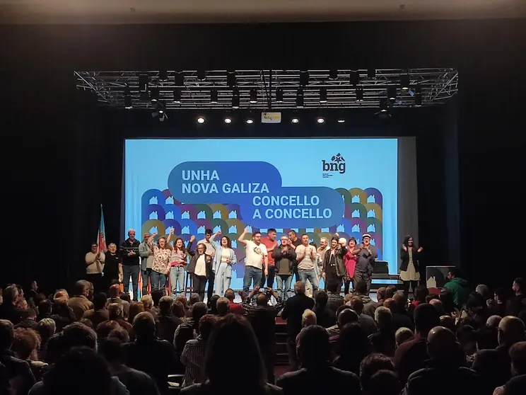A candidatura do BNG recibe unha ovaci&oacute;n do Alovi