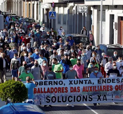 A veci&ntilde;anza das Pontes solicitando unha Transici&oacute;n Xusta